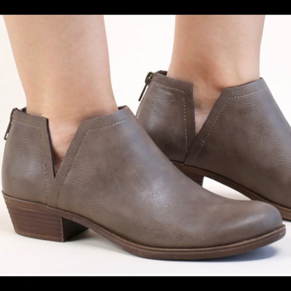 Altar'd State Shoes - Alter’d State Ankle Booties Topher Size 9